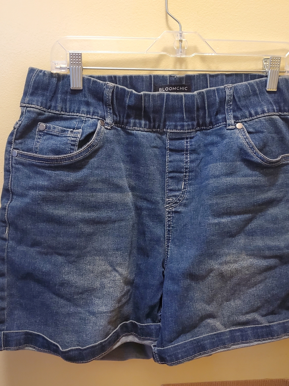 BloomChic Men’s Dark Blue Relaxed Denim Shorts